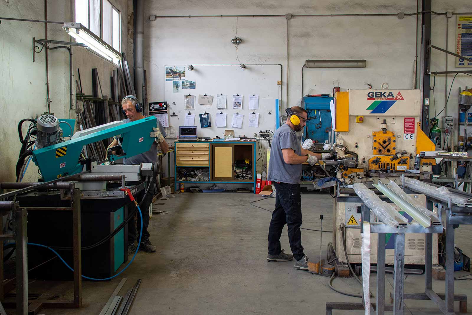 Máquinas de trabajo para la fabricación propia de elementos de carpintería metálica